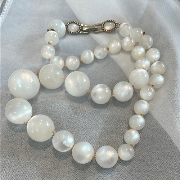 Vintage pair of white Moonglow necklaces - Picture 3 of 6